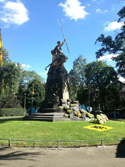 Statue at Kortrijk with flamisch lion and flag of flanders (Belgium)